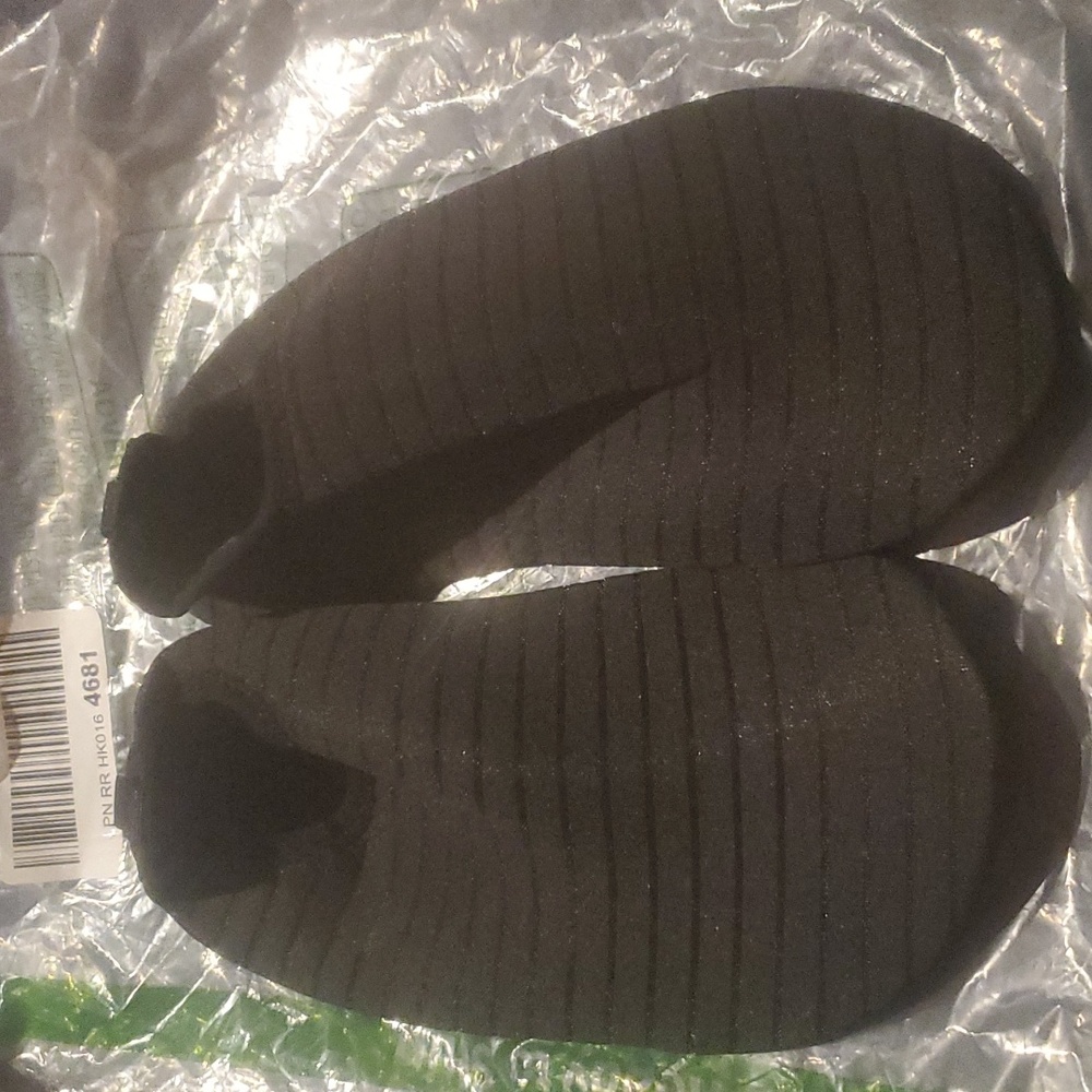 NWT Seekway Black Water Shoes 8-9